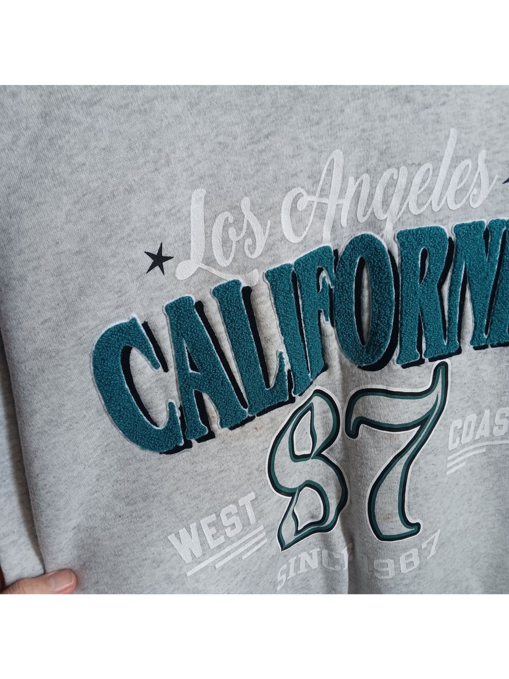 Large Range Kiss Los Angeles California 87 Graphic Sweatshirt Size L Gray